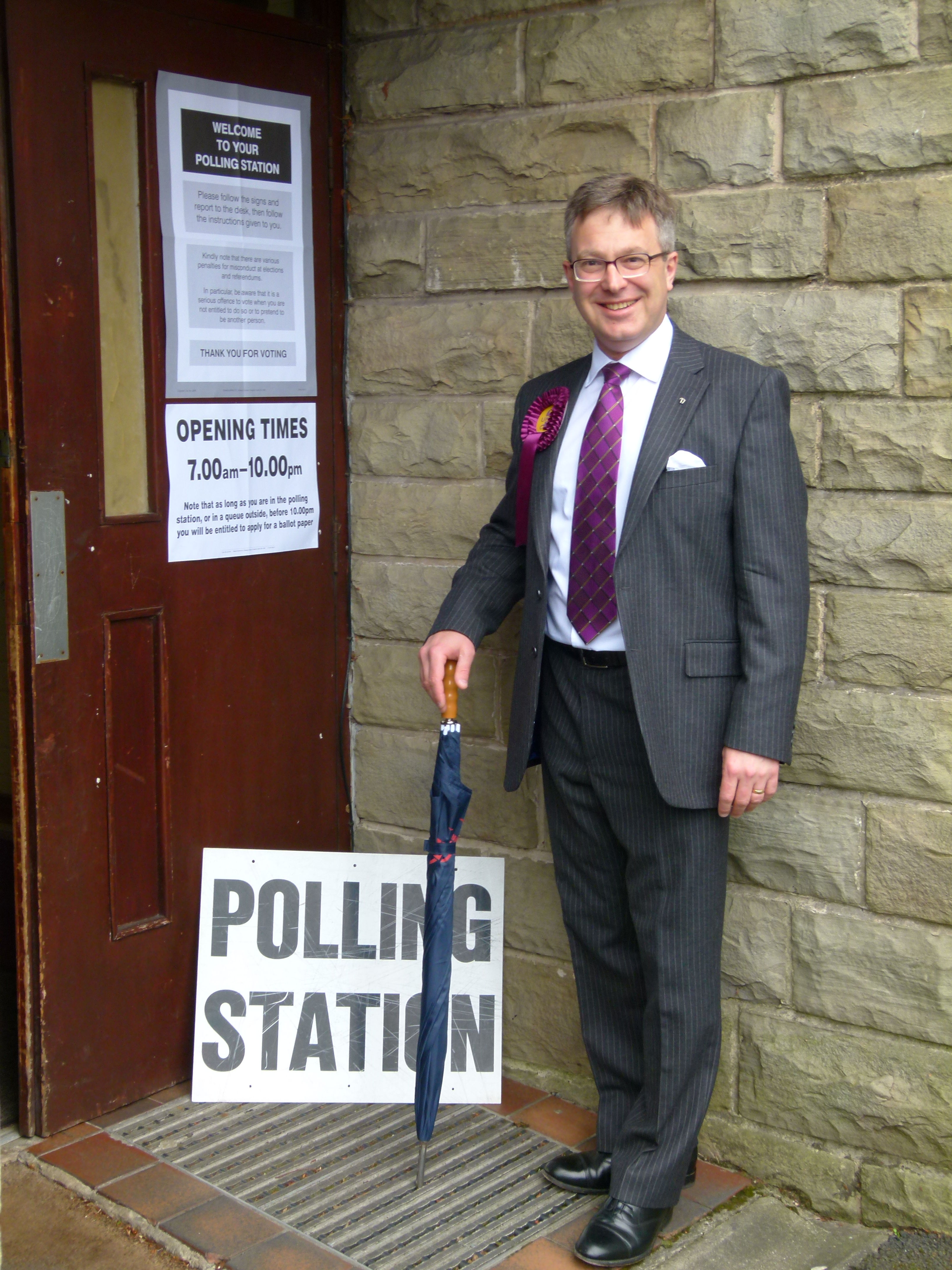 simon_platt_polling_station_20170608